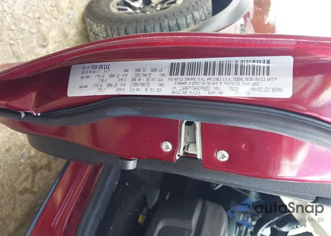 2017 Ram 1500 Rebel 4X4 5'7 Box z USA, uszkodzony, nr VIN 1C6RR7YT0HS779251